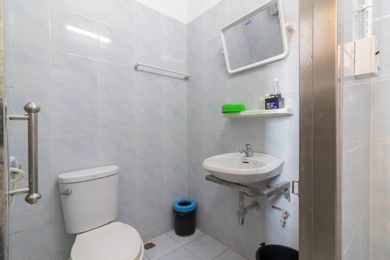 New Central Guesthouse Bangkok Bagian luar foto